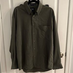 Haggar Button Down Shirt